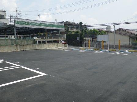 近鉄学園前駐車場