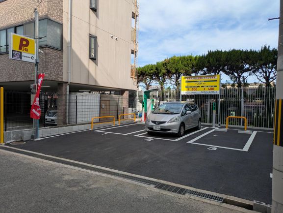 八尾南駅前駐車場