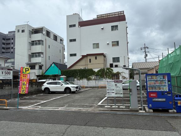 尼崎稲葉荘駐車場