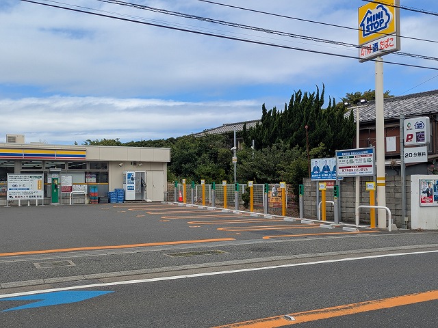 ﾐﾆｽﾄｯﾌﾟ葉山御用邸前店駐車場