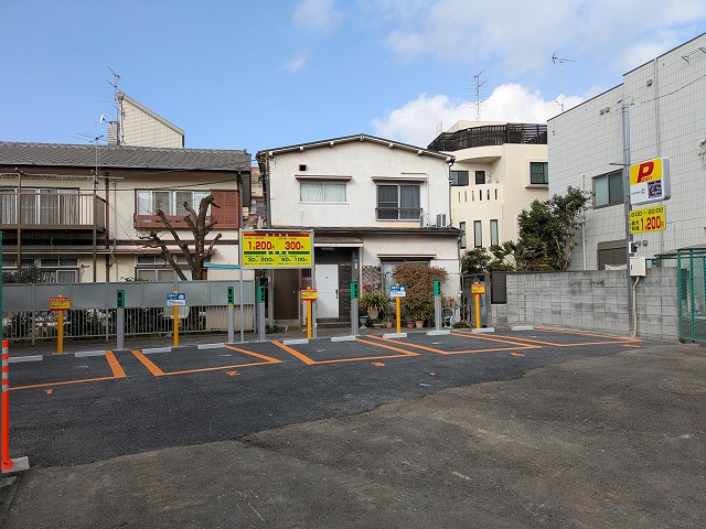 千早4丁目駐車場