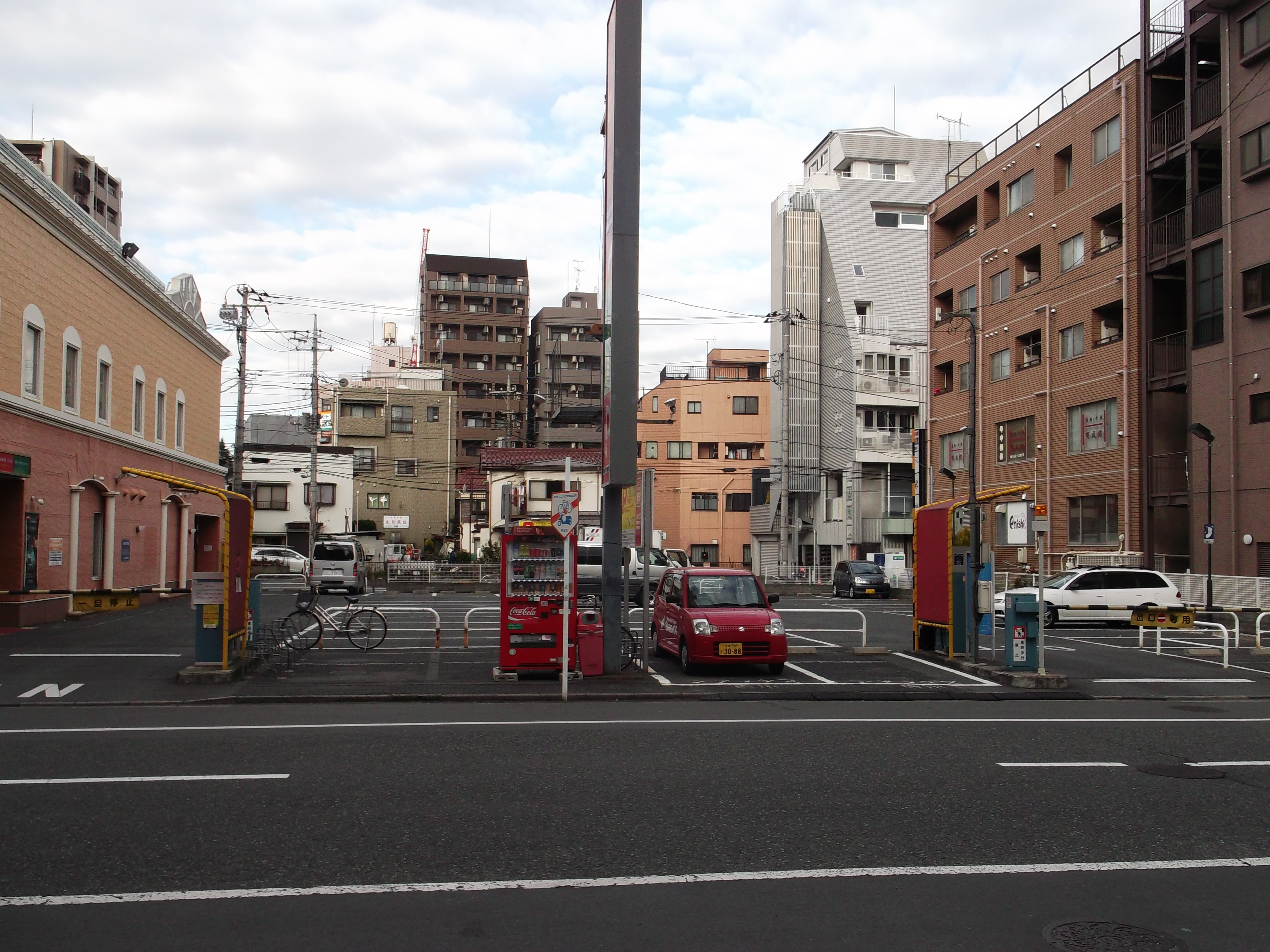 カラオケ館和光駅前店第1駐車場